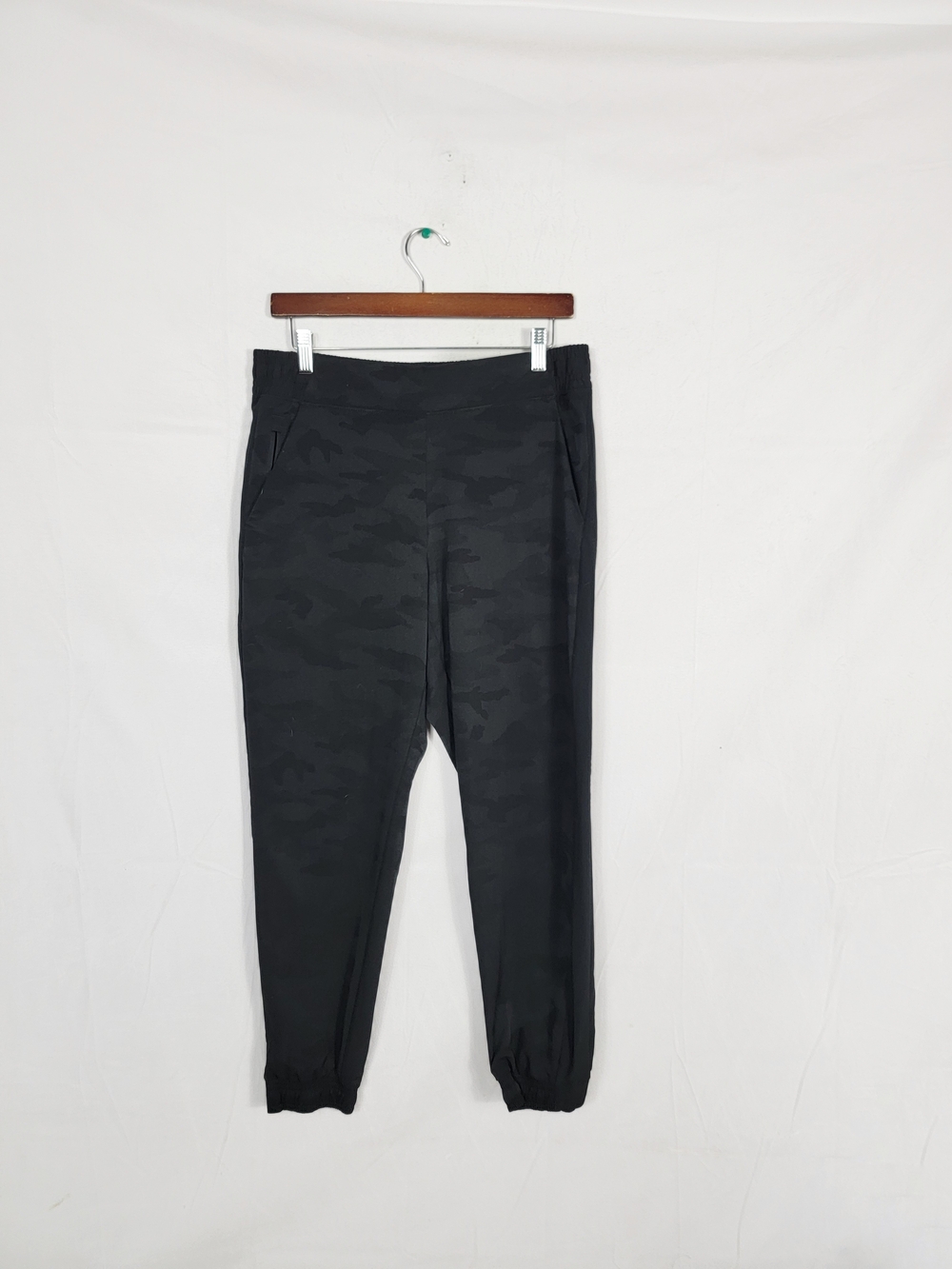 Atheleta Size 10P Black Camo Jogger Pants